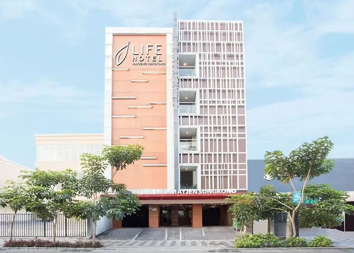 Life Hotel Mayjend Sungkono Surabaya