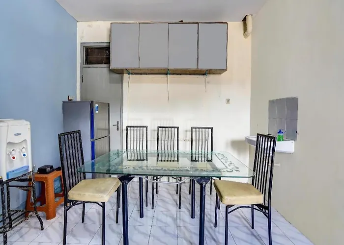 SPOT ON 90147 Gosepa Ambengan Plaza Hotel Surabaya